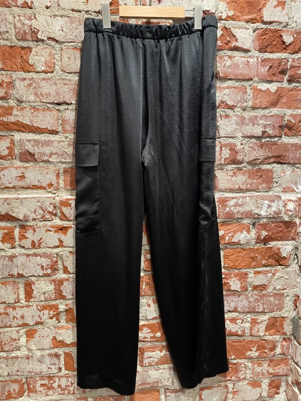 GAP Black Flowy Cargo pant in Sateen - Picture 2 of 6